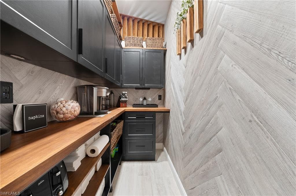 7912 Leicester Dr, Naples, FL 34104-18