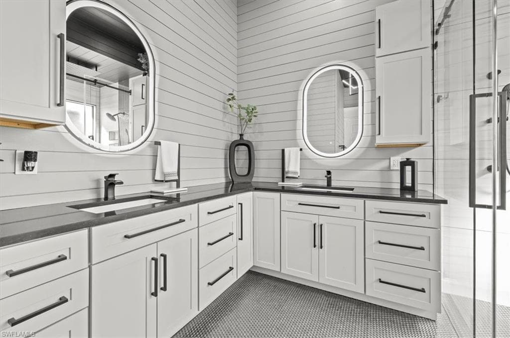 7912 Leicester Dr, Naples, FL 34104-23