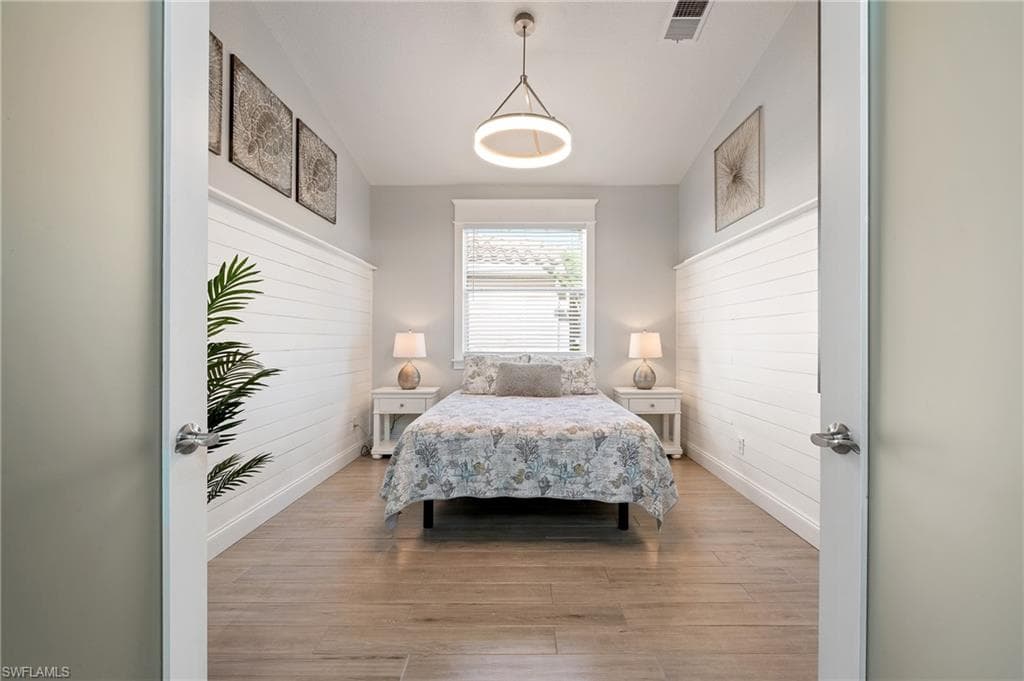 7912 Leicester Dr, Naples, FL 34104-27