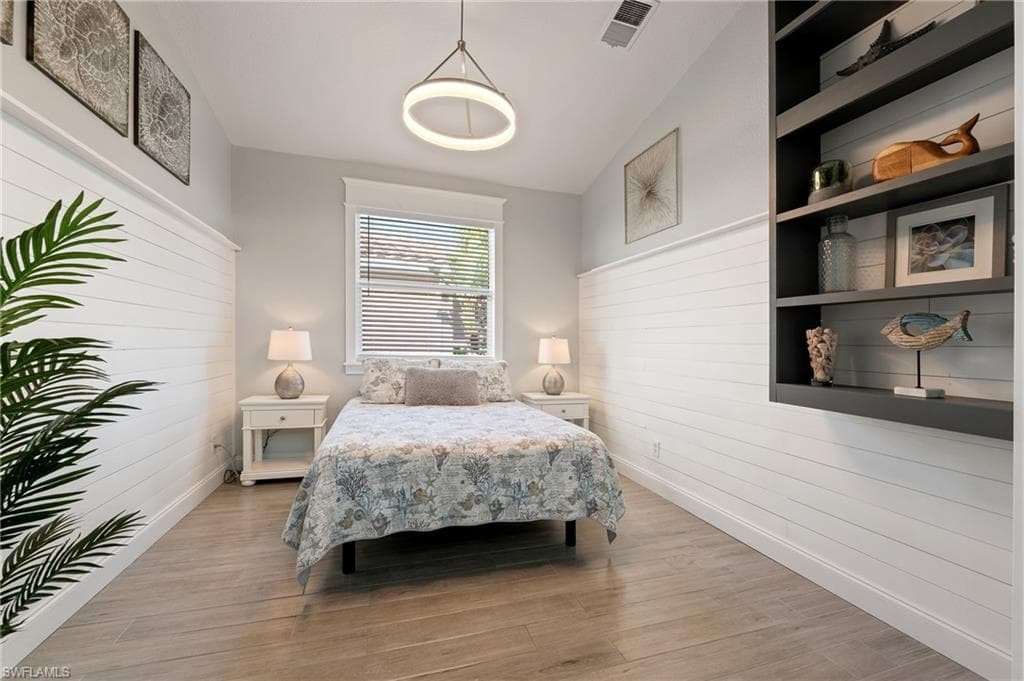 7912 Leicester Dr, Naples, FL 34104-28