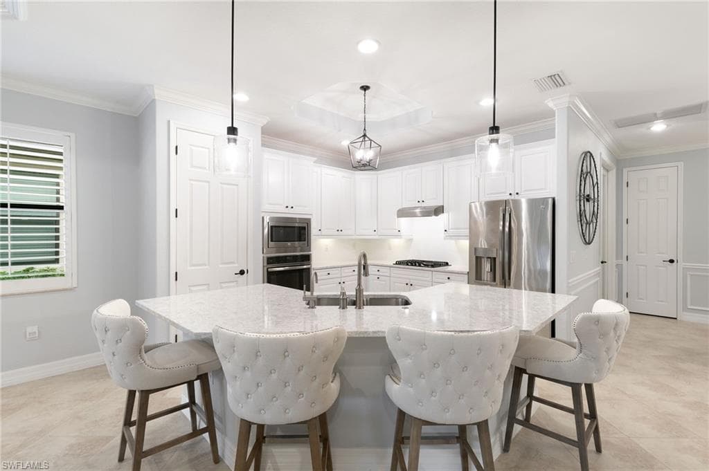 2862 Aviamar Cir, Naples, FL 34114-9