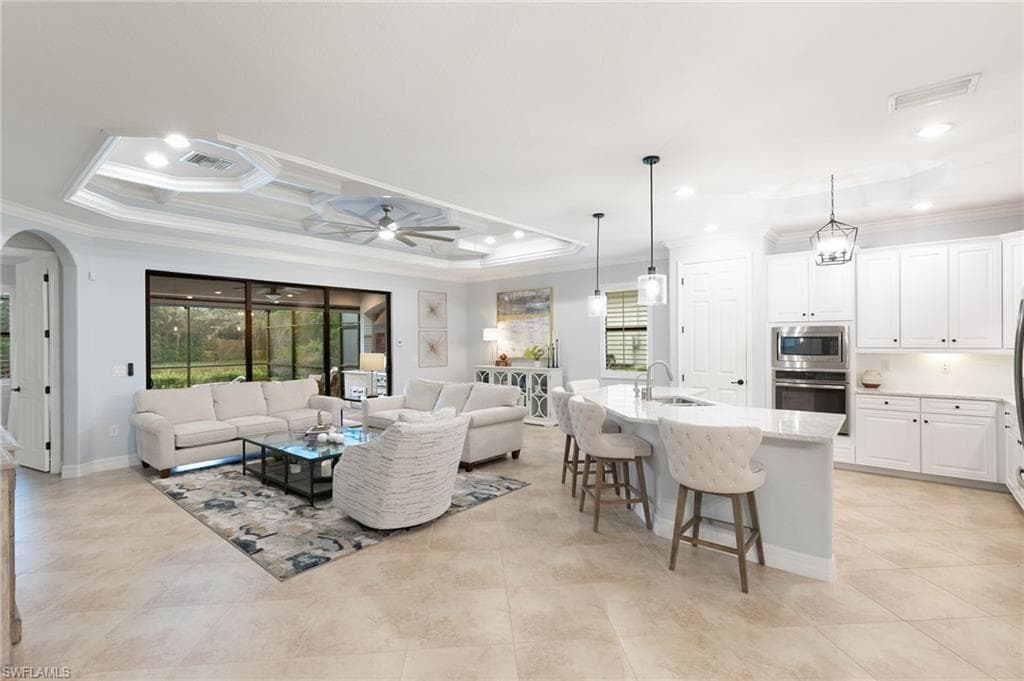 2862 Aviamar Cir, Naples, FL 34114-10