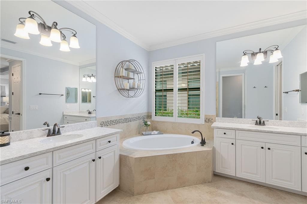 2862 Aviamar Cir, Naples, FL 34114-21