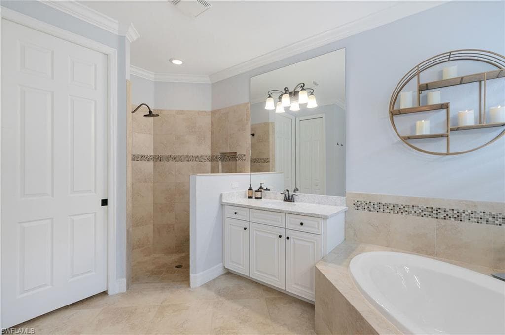 2862 Aviamar Cir, Naples, FL 34114-22