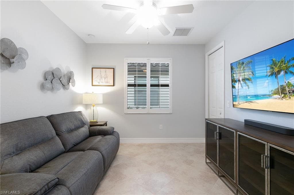 2862 Aviamar Cir, Naples, FL 34114-25