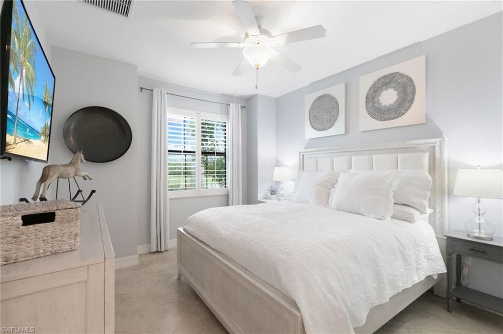 2862 Aviamar Cir, Naples, FL 34114-26