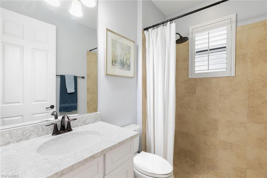 2862 Aviamar Cir, Naples, FL 34114-27