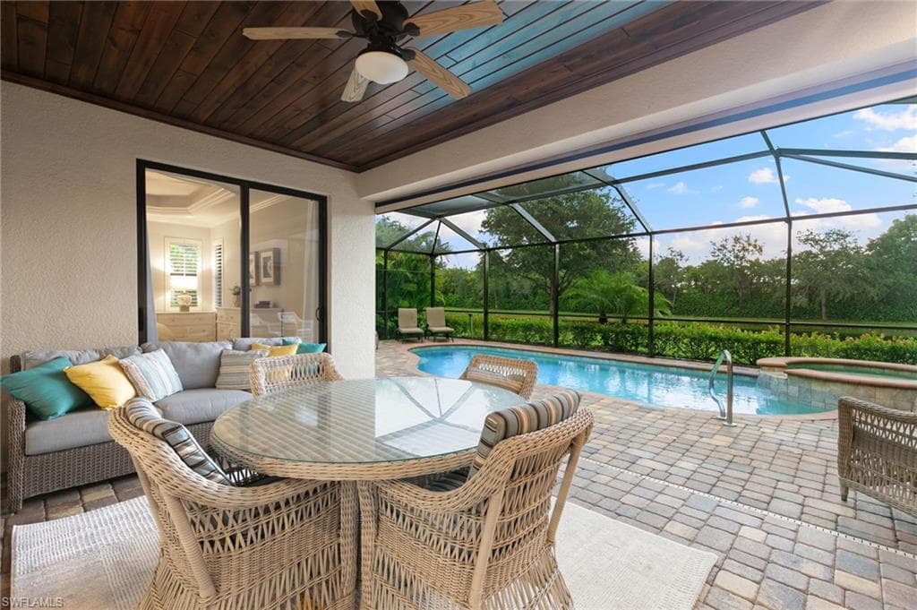 2862 Aviamar Cir, Naples, FL 34114-30