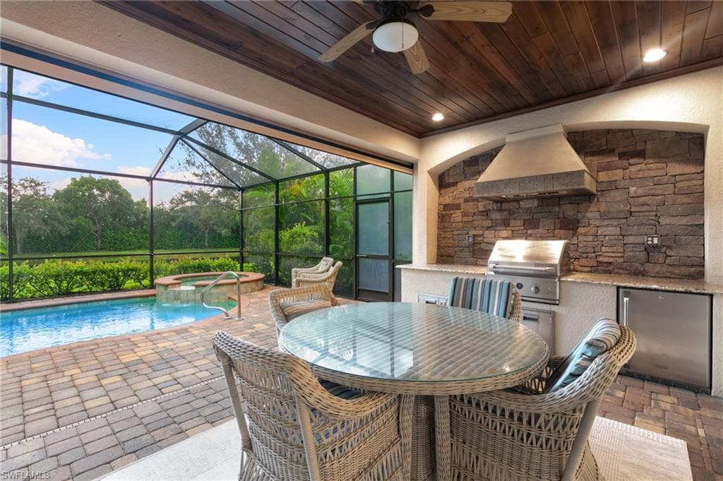 2862 Aviamar Cir, Naples, FL 34114-31