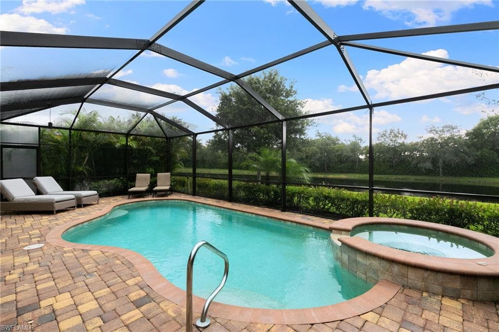 2862 Aviamar Cir, Naples, FL 34114-33