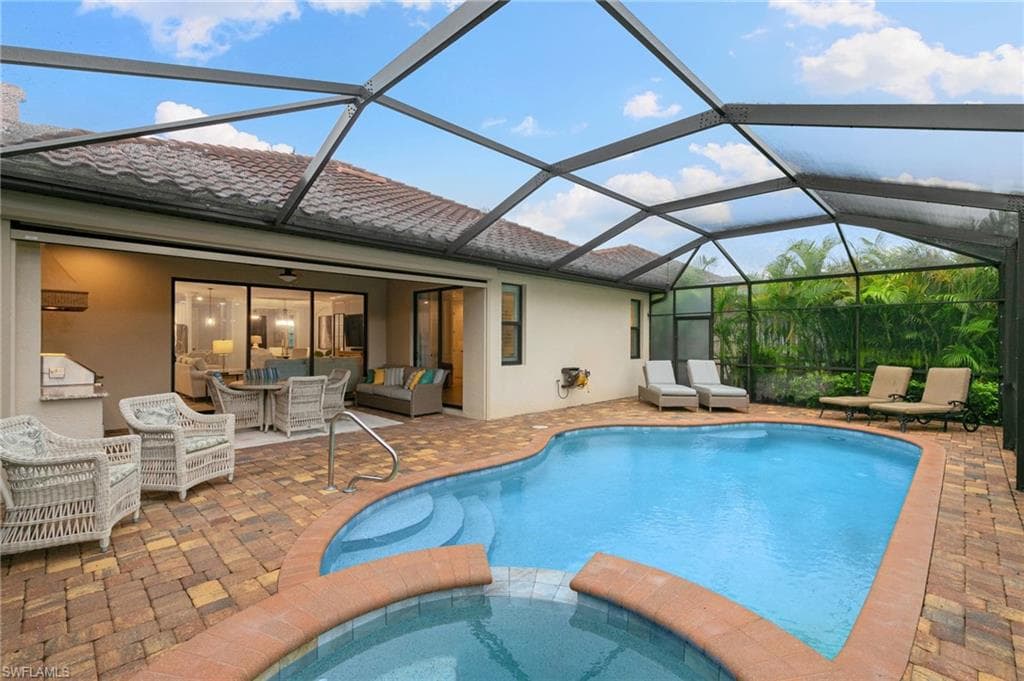 2862 Aviamar Cir, Naples, FL 34114-34