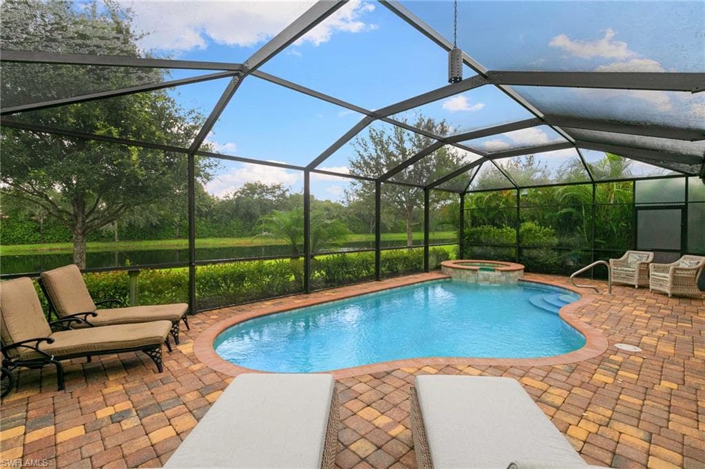 2862 Aviamar Cir, Naples, FL 34114-36