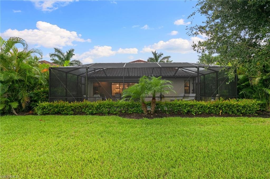 2862 Aviamar Cir, Naples, FL 34114-37