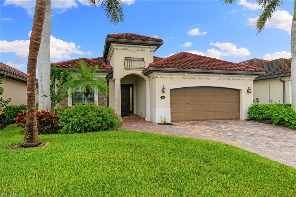2862 Aviamar Cir, Naples, FL 34114-2
