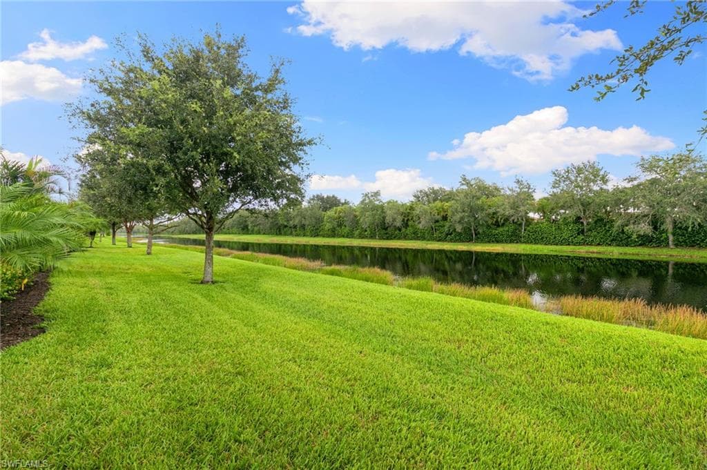 2862 Aviamar Cir, Naples, FL 34114-38