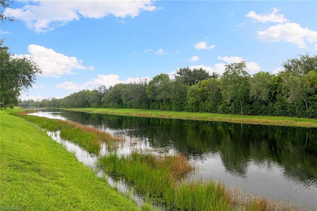 2862 Aviamar Cir, Naples, FL 34114-39