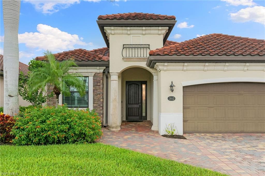 2862 Aviamar Cir, Naples, FL 34114-3