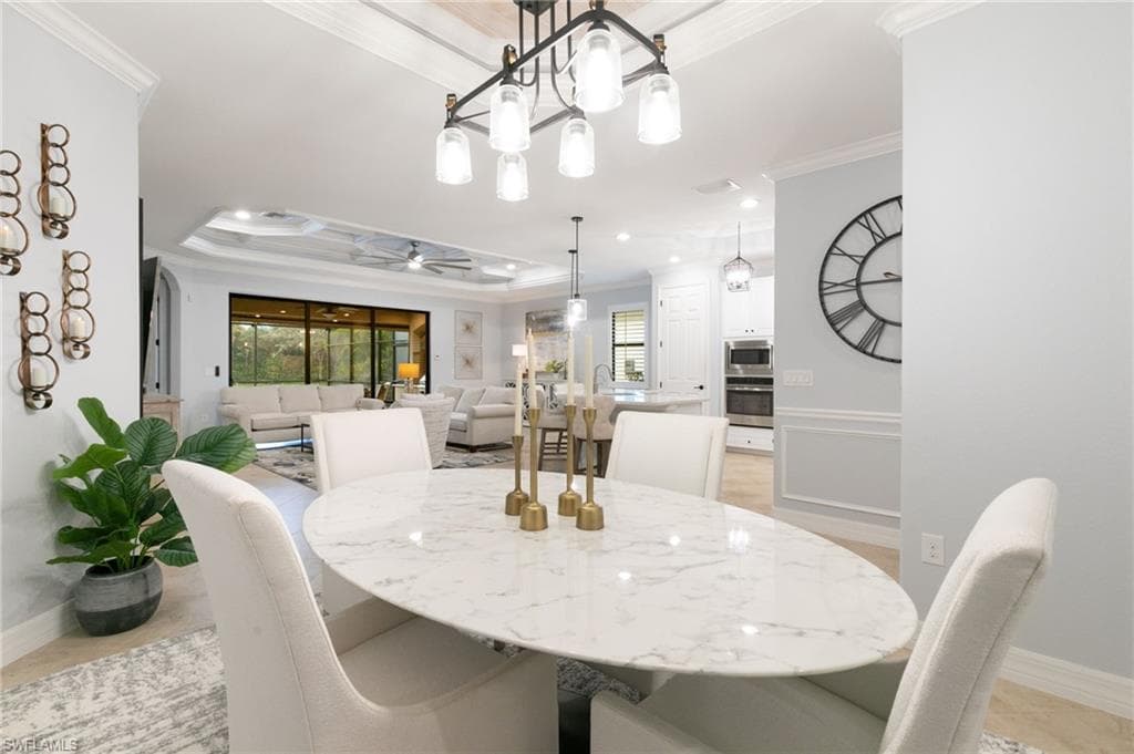 2862 Aviamar Cir, Naples, FL 34114-7