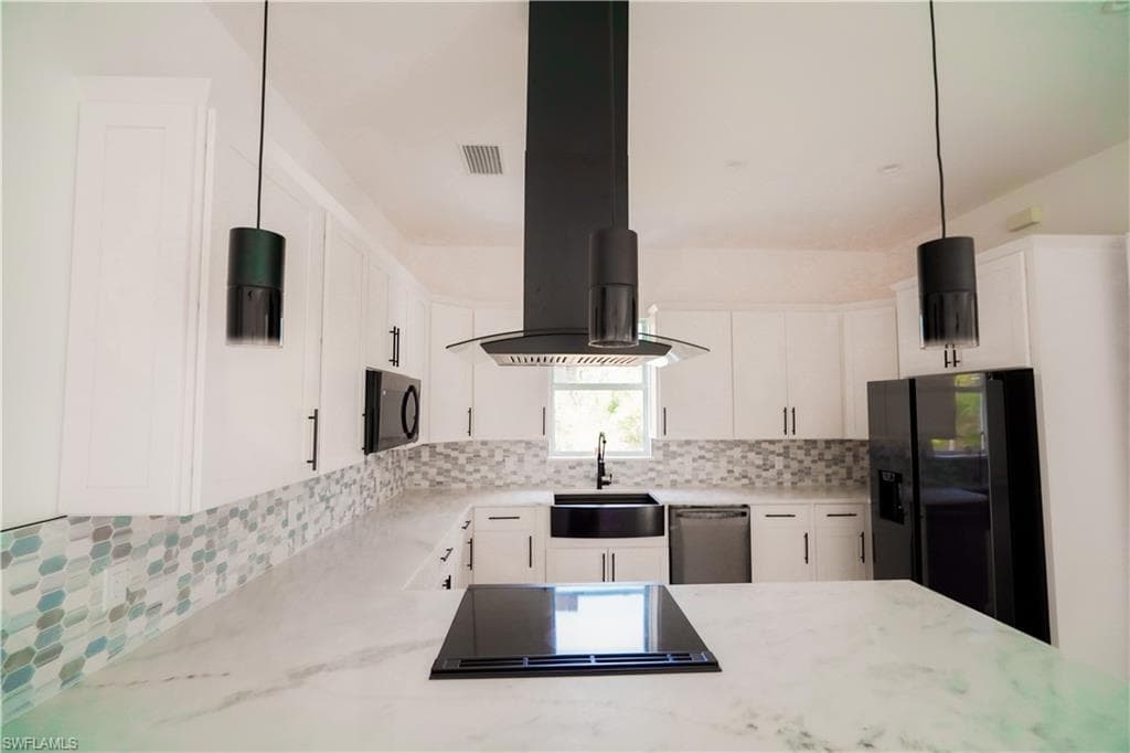 3563 56th Ave NE, Naples, FL 34120-9