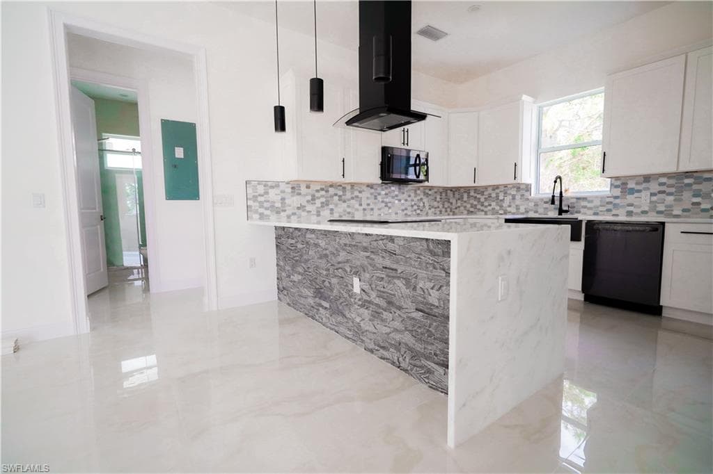 3563 56th Ave NE, Naples, FL 34120-10
