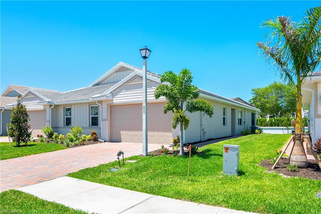 1033 Tranquil Brook Dr, Naples, FL 34114-2