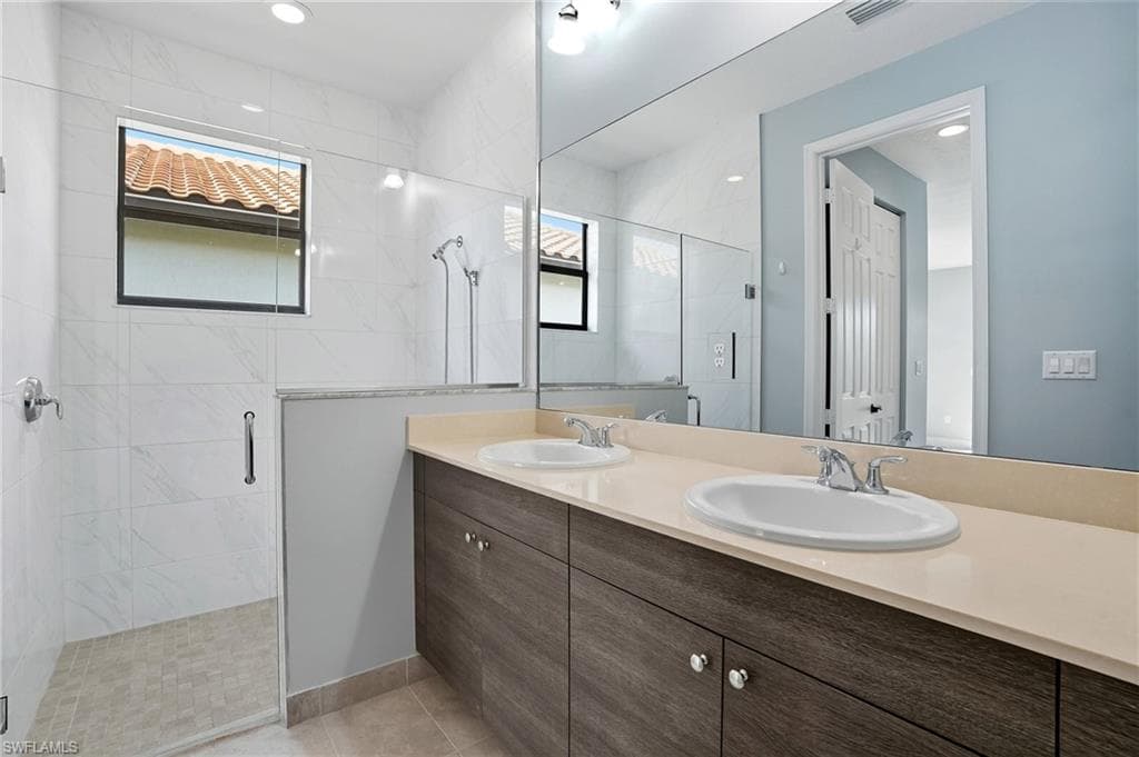 8992 Madrid Cir, Naples, FL 34104-17