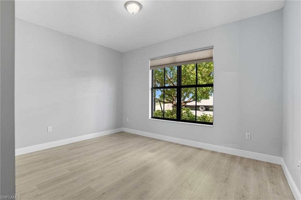 8992 Madrid Cir, Naples, FL 34104-26