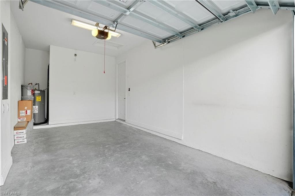 8992 Madrid Cir, Naples, FL 34104-30