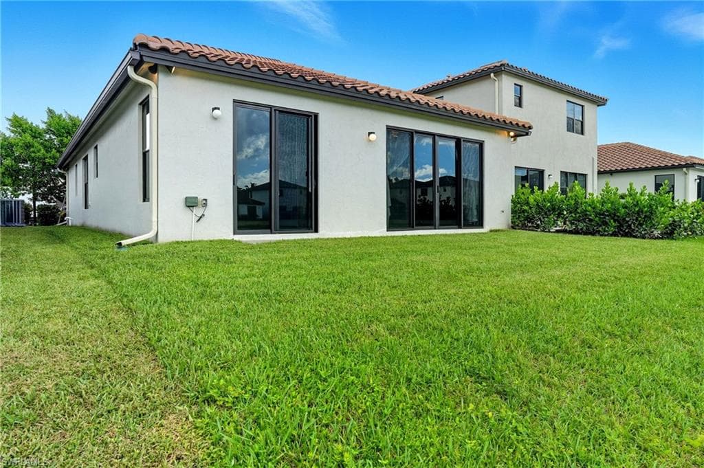 8992 Madrid Cir, Naples, FL 34104-31