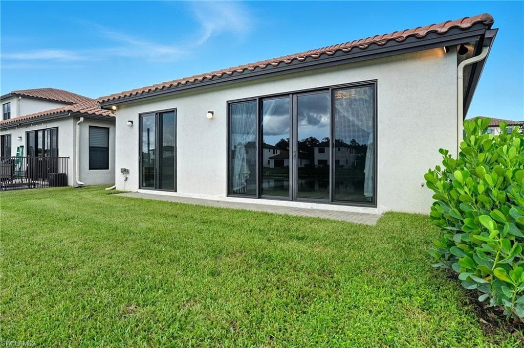 8992 Madrid Cir, Naples, FL 34104-32