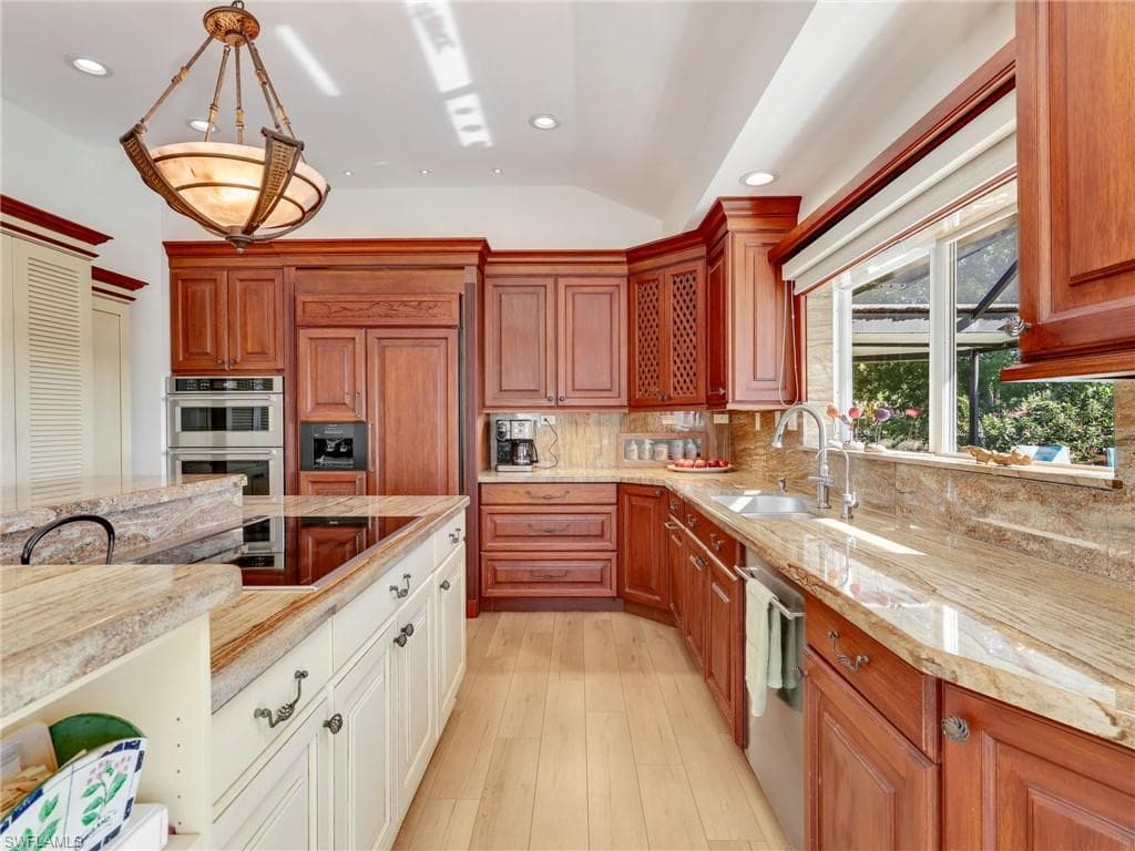 405 Grenada Ave, Naples, FL 34113-14