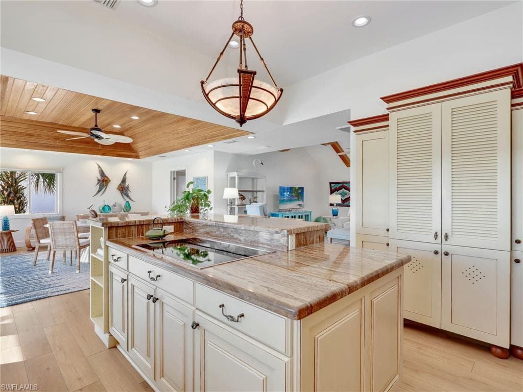 405 Grenada Ave, Naples, FL 34113-16