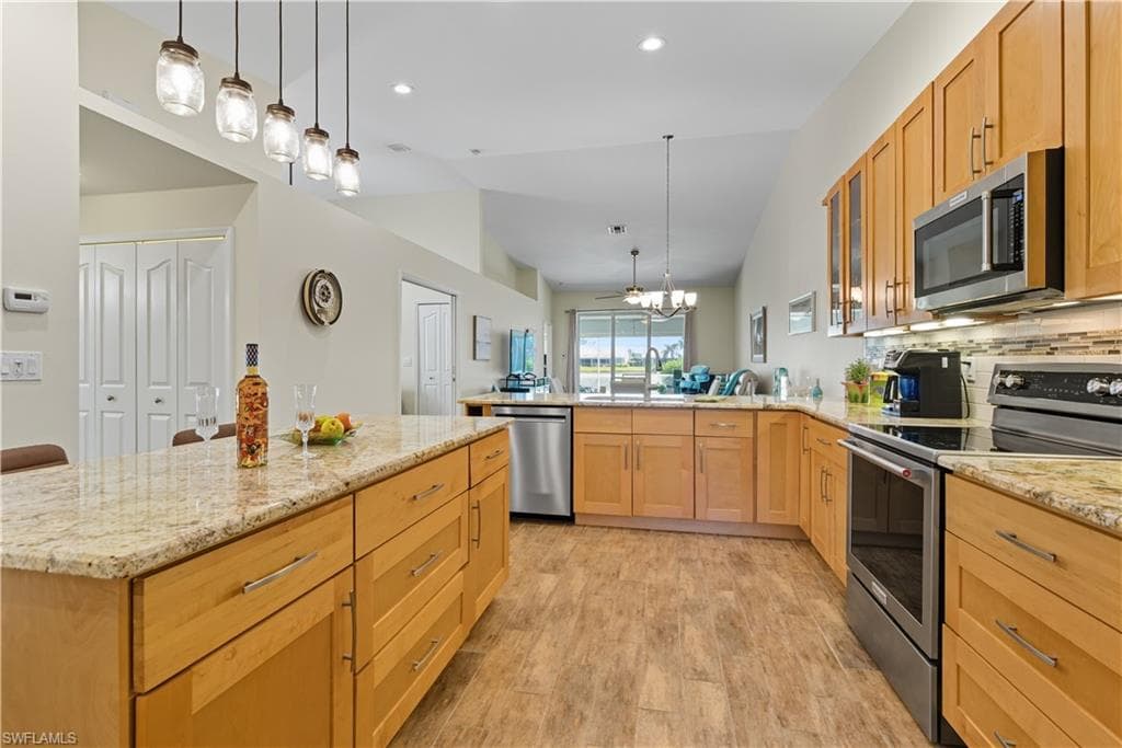 2266 Stacil Cir 3, Naples, FL 34109-8
