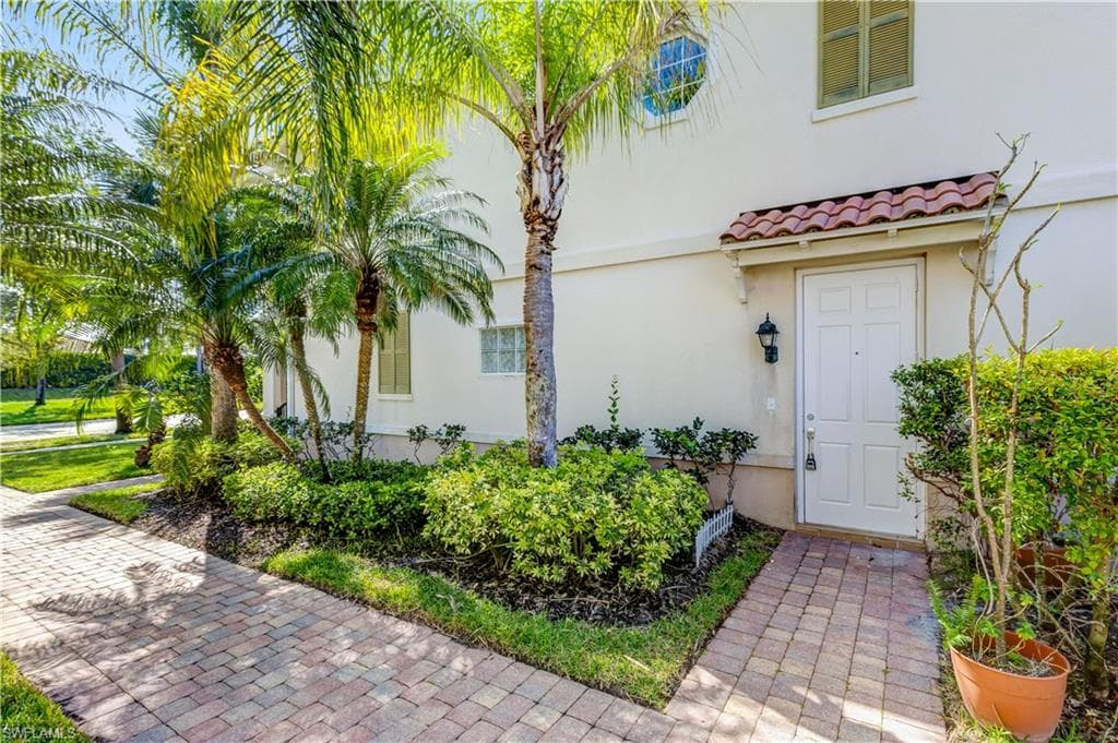 28260 Villagewalk Cir, Bonita Springs, FL 34135-2