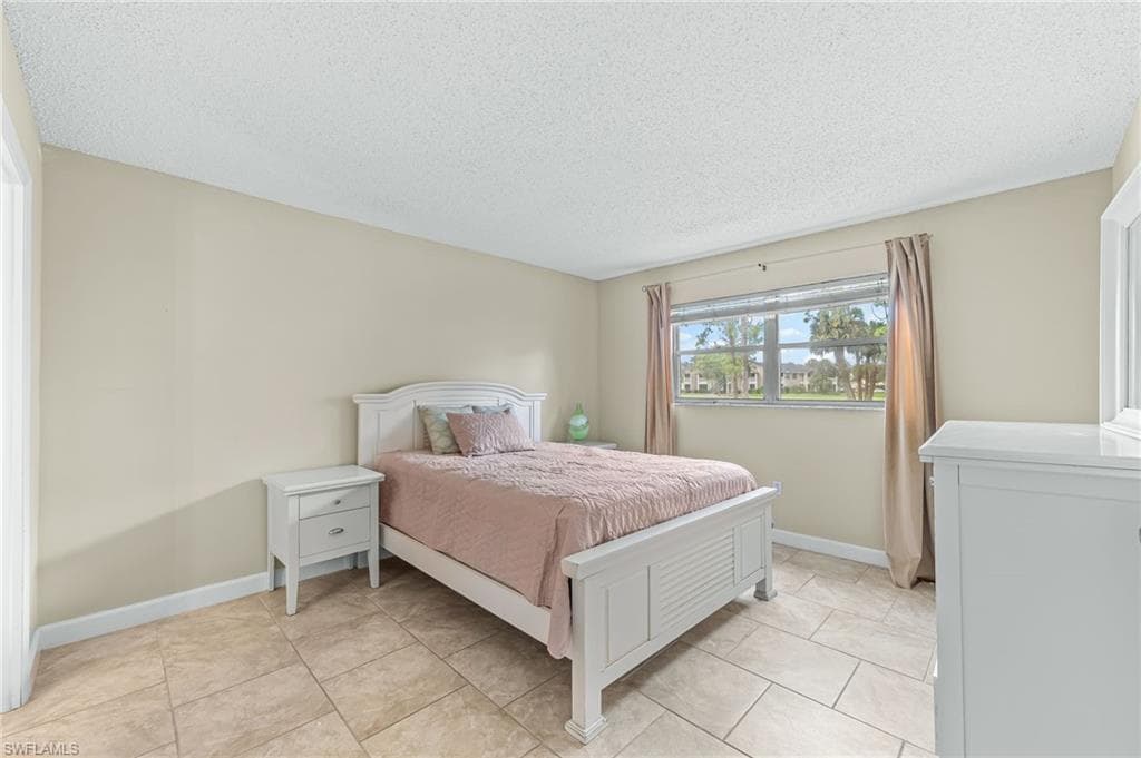 170 Turtle Lake Ct 109, Naples, FL 34105-8