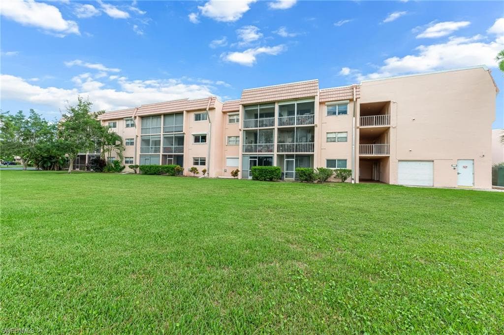 170 Turtle Lake Ct 109, Naples, FL 34105-13