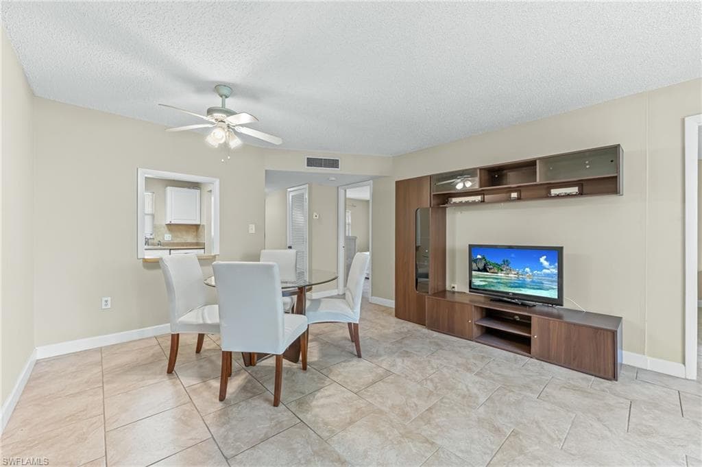 170 Turtle Lake Ct 109, Naples, FL 34105-4