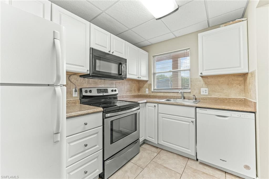 170 Turtle Lake Ct 109, Naples, FL 34105-7