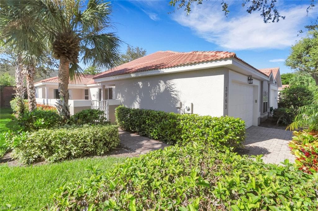 3963 Recreation Ln, Naples, FL 34116-2