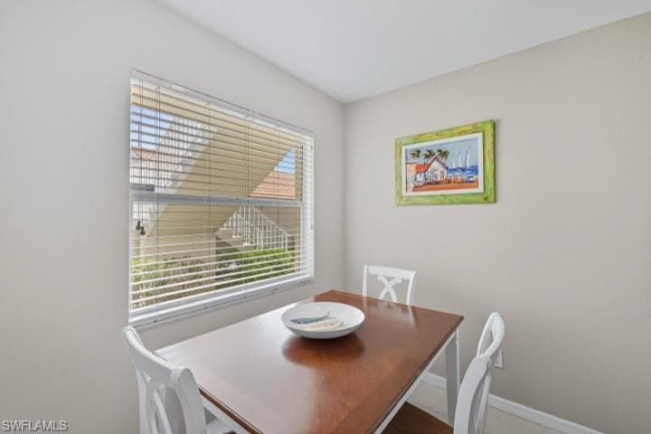 145 Robin Hood Cir 104, Naples, FL 34104-8