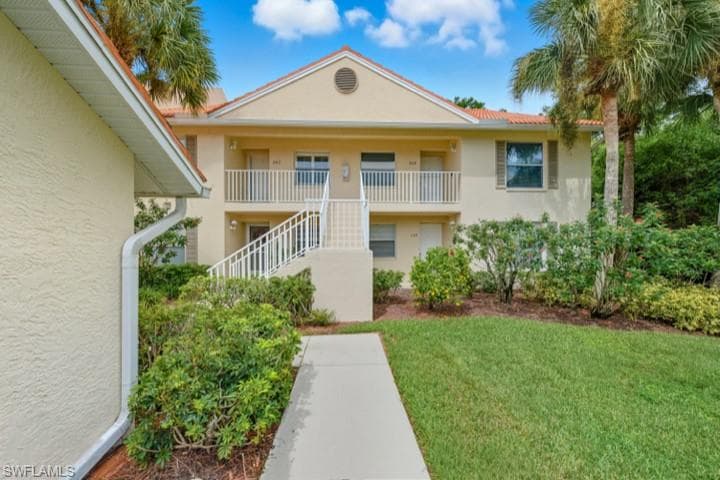 145 Robin Hood Cir 104, Naples, FL 34104-2