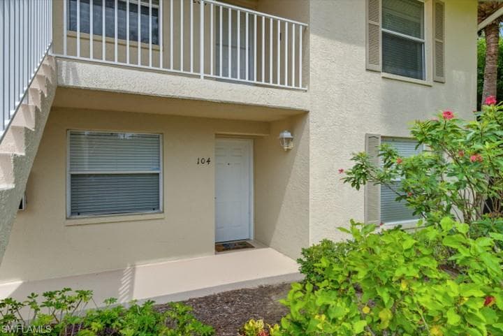 145 Robin Hood Cir 104, Naples, FL 34104-3