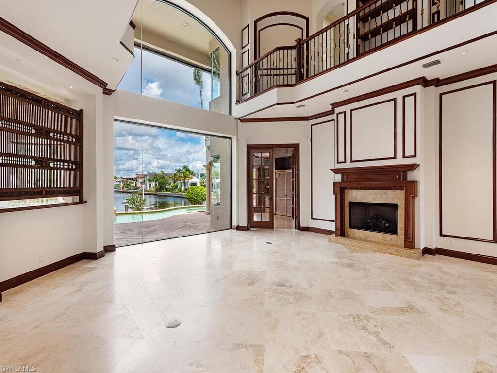 651 21st Ave S, Naples, FL 34102-8