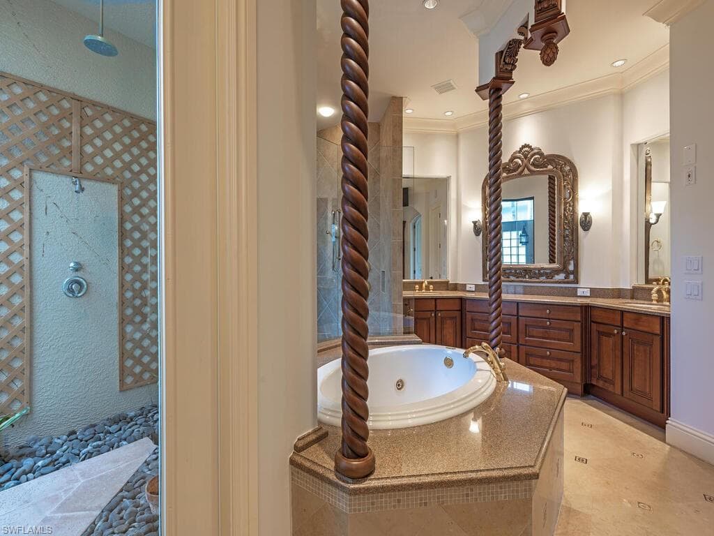 651 21st Ave S, Naples, FL 34102-17