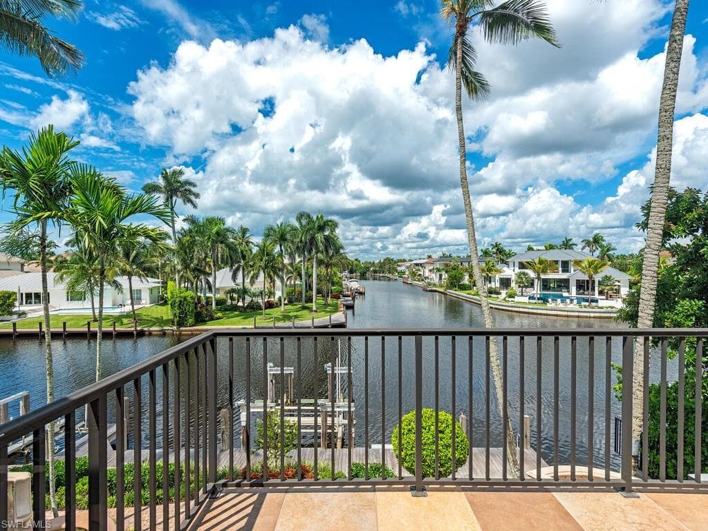 651 21st Ave S, Naples, FL 34102-26