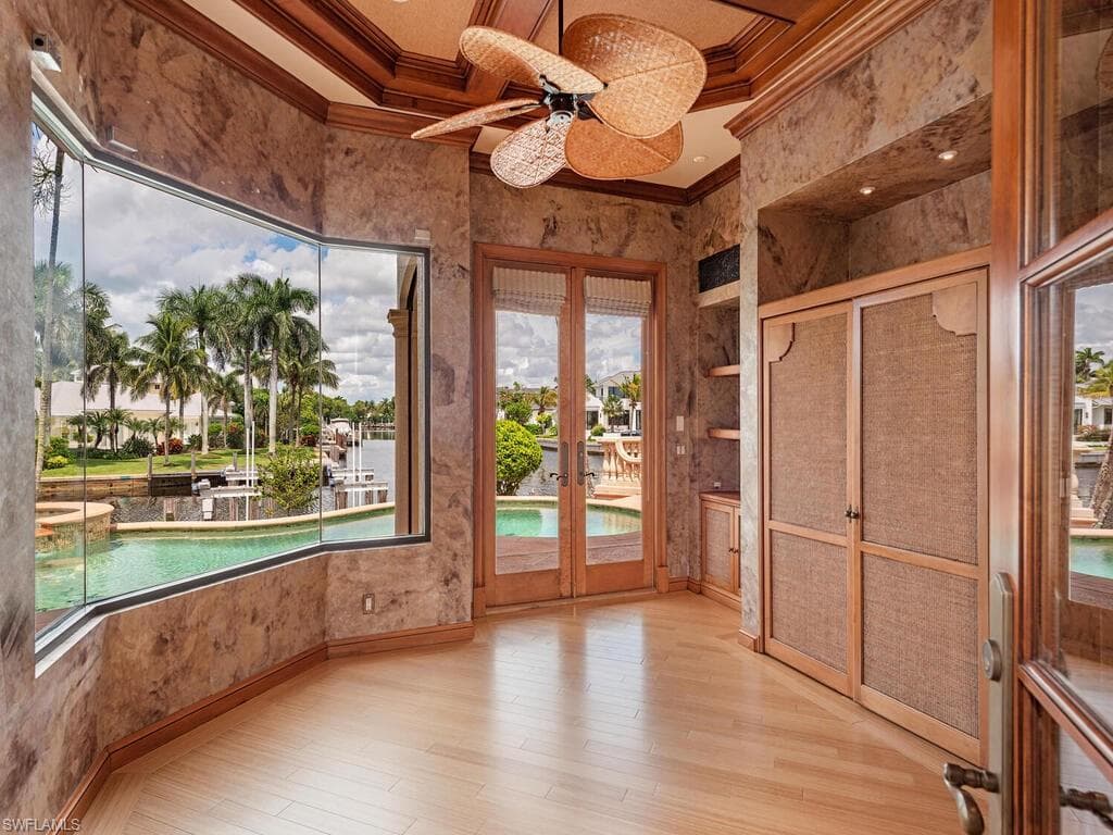 651 21st Ave S, Naples, FL 34102-32