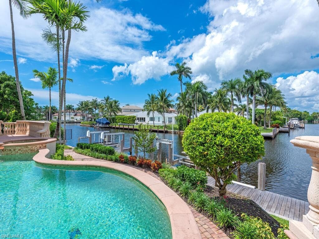 651 21st Ave S, Naples, FL 34102-38