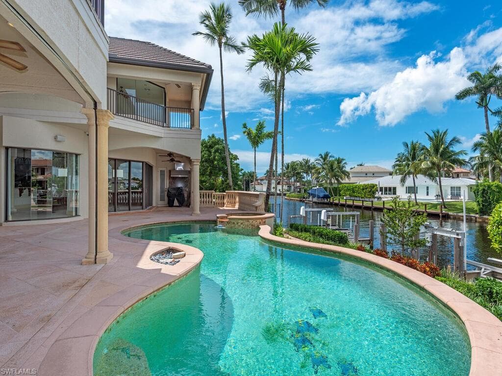 651 21st Ave S, Naples, FL 34102-39