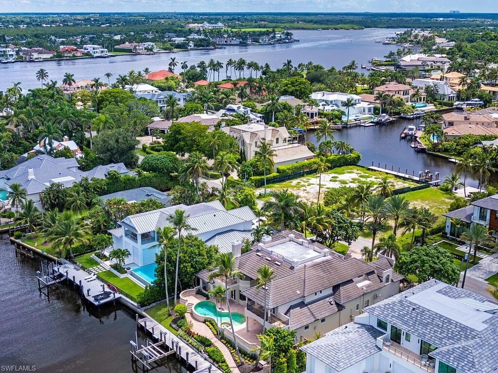 651 21st Ave S, Naples, FL 34102-6