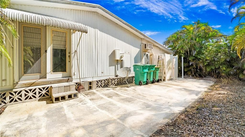 190 Lime Key Ln, Naples, FL 34114-22